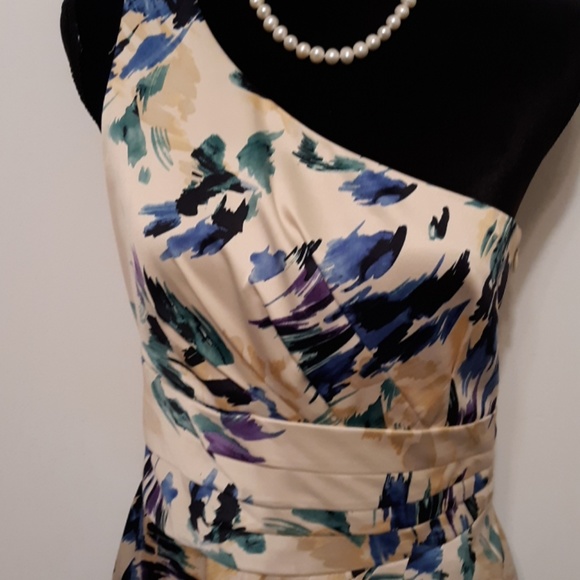 Dress - Picture 3 of 4